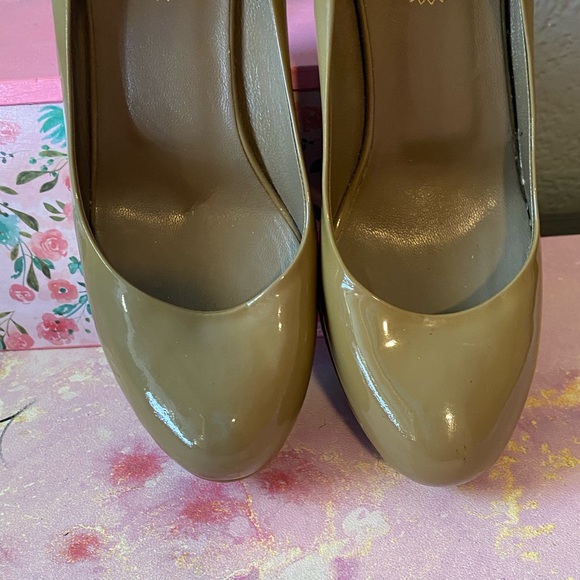 YSL Tan Platform Patent Leather Stiletto High Heels IT 38 8: US - Picture 10 of 16